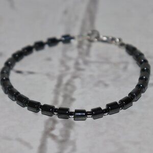 NWOT Natural hematite and glass beaded Bracelet 7.5"